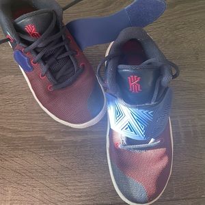 Kyrie Irving basketball shoes sneaker flytrap-kids size 2Y